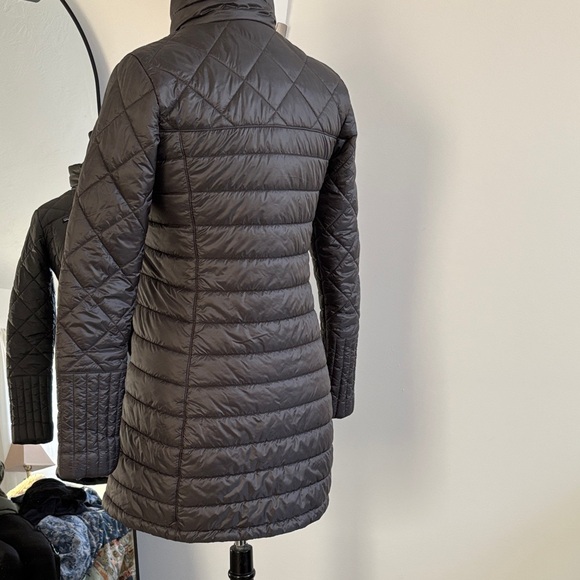 Patagonia Women's Long Quilted Gray Puffer Coat - Picture 4 of 7